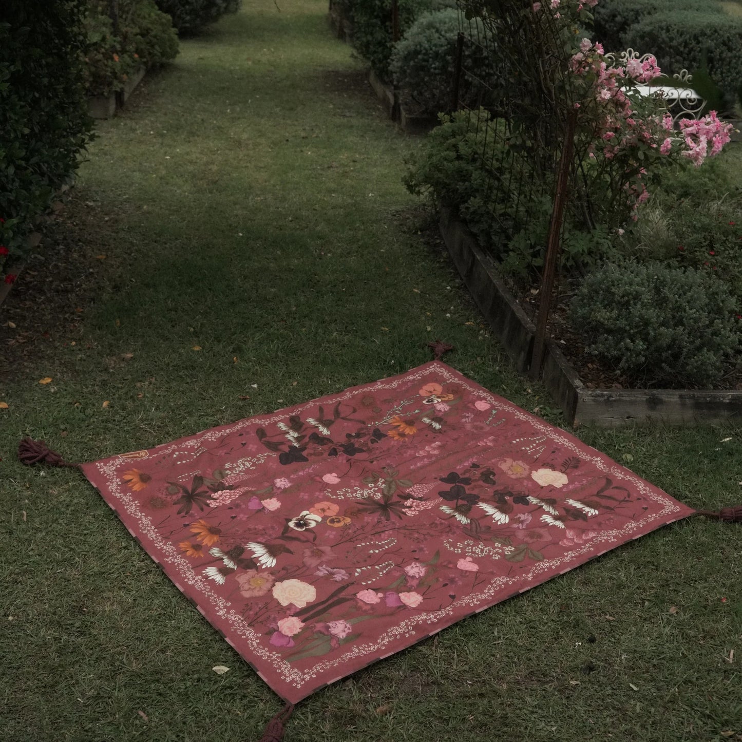 Flourish Picnic Rug - Sienna