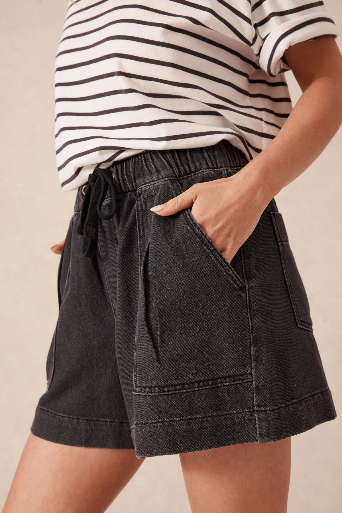 Relaxed Everyday Short Vintage Black Twill