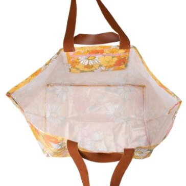 Beach Bag Daisy Bouquet