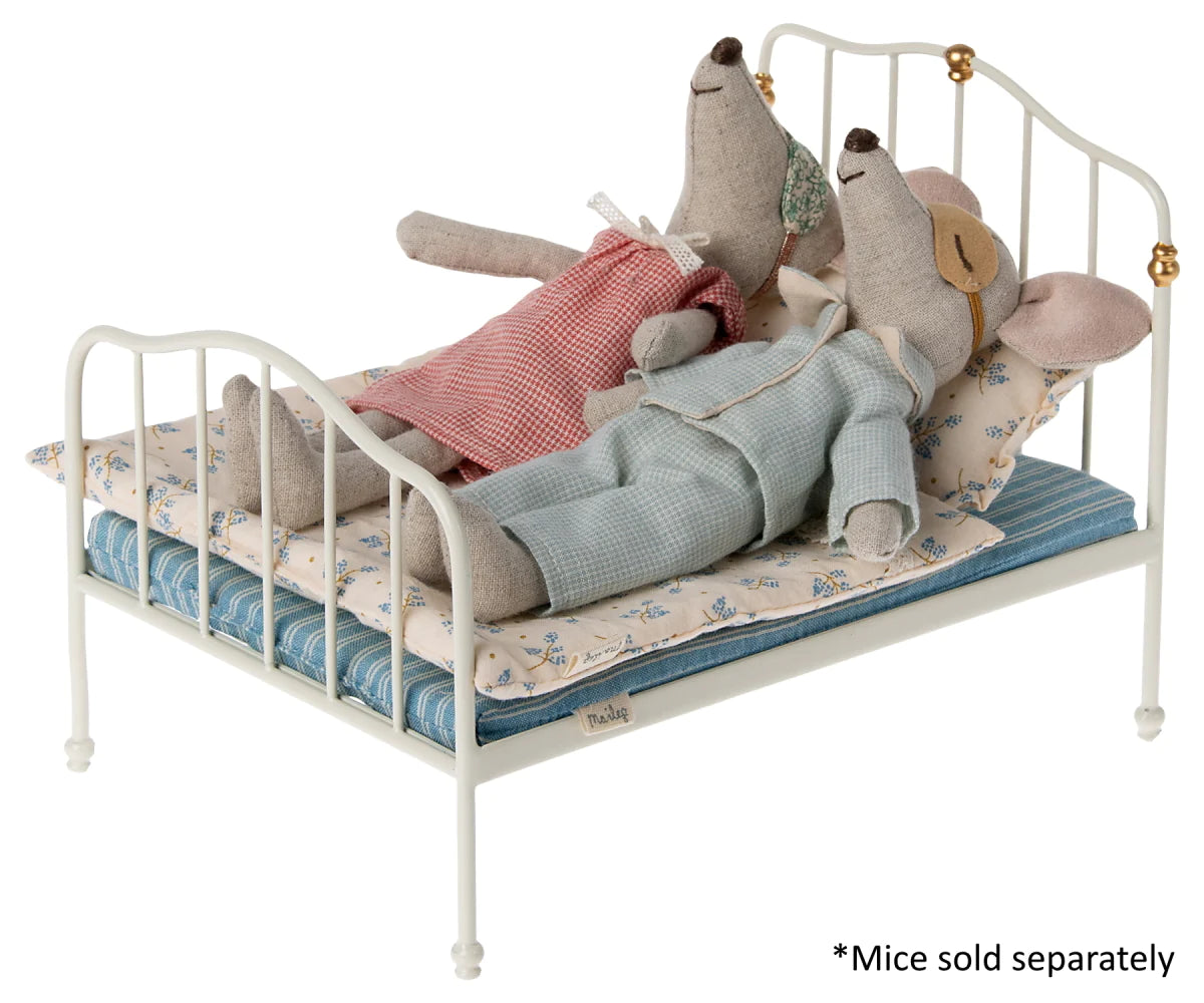 Mouse Vintage Double Bed off-white
