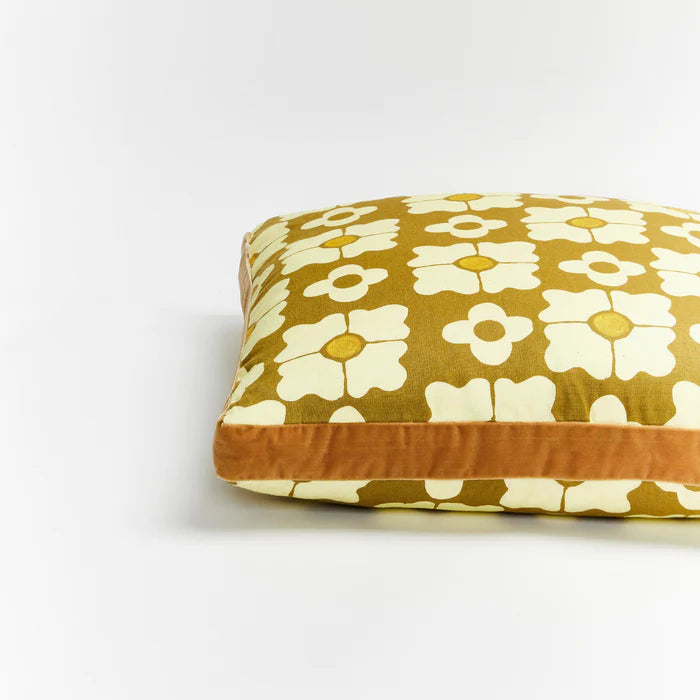 Cushion Carnation Moss 50cm