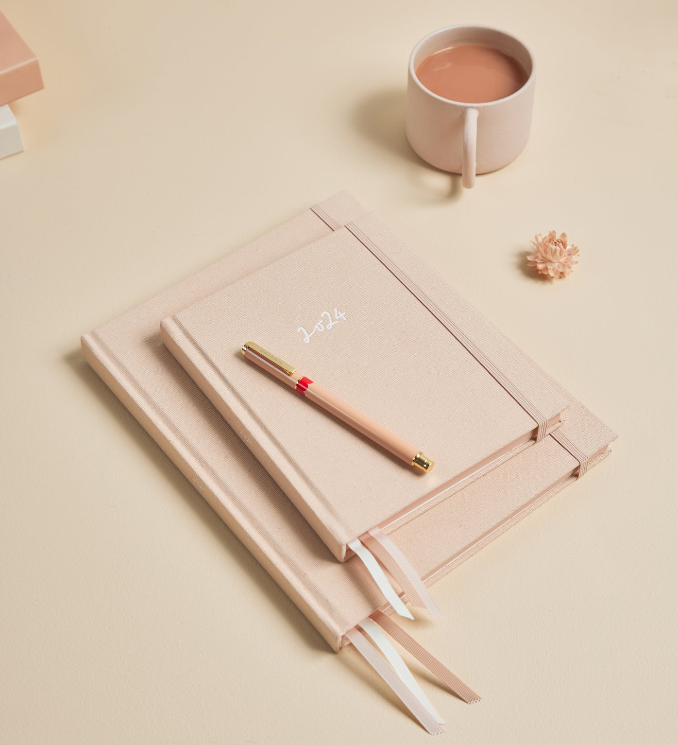 2024 Signature Horizontal Weekly Planner Amore