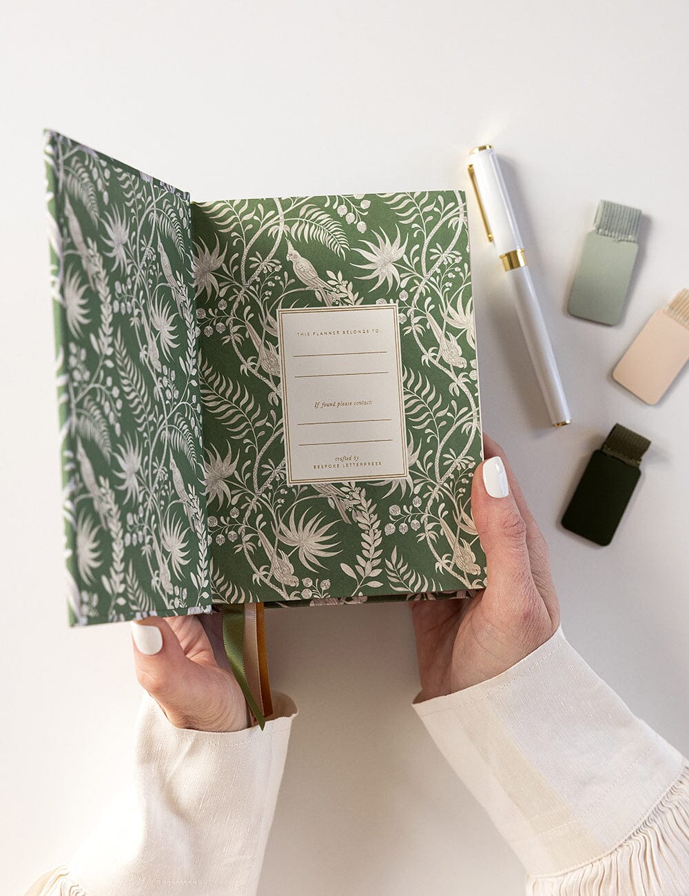 2025 Day to a Page Linen Bound Planner - Jardin Tropical