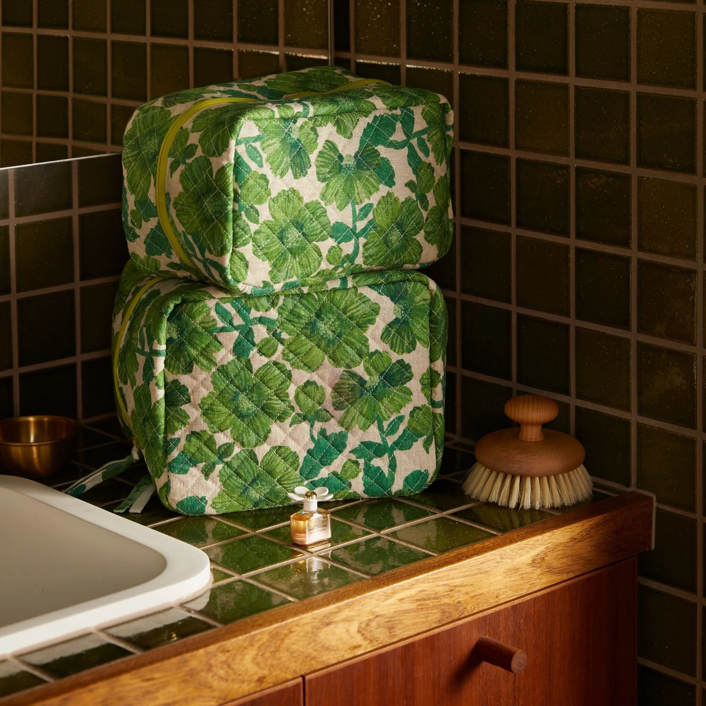Leon Emerald Medium Toiletry Bag