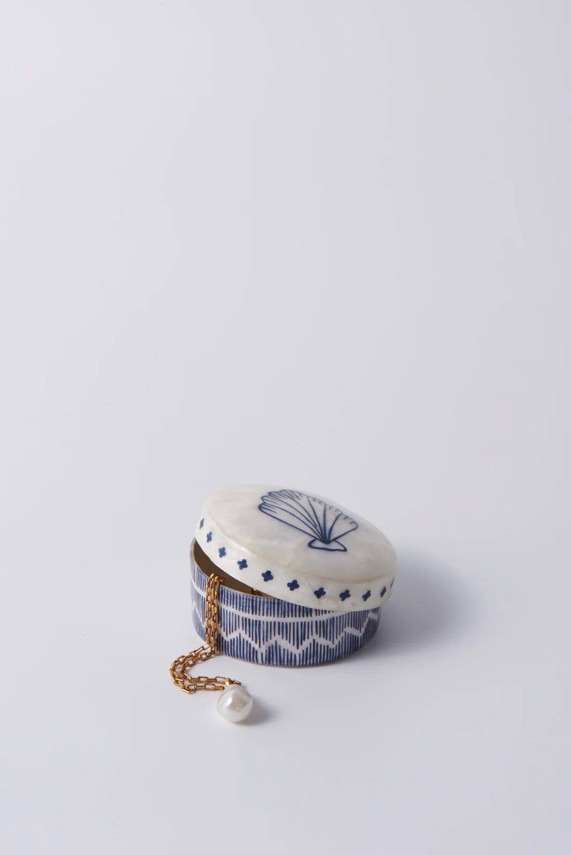 Atlantic Shell Navy Box Round