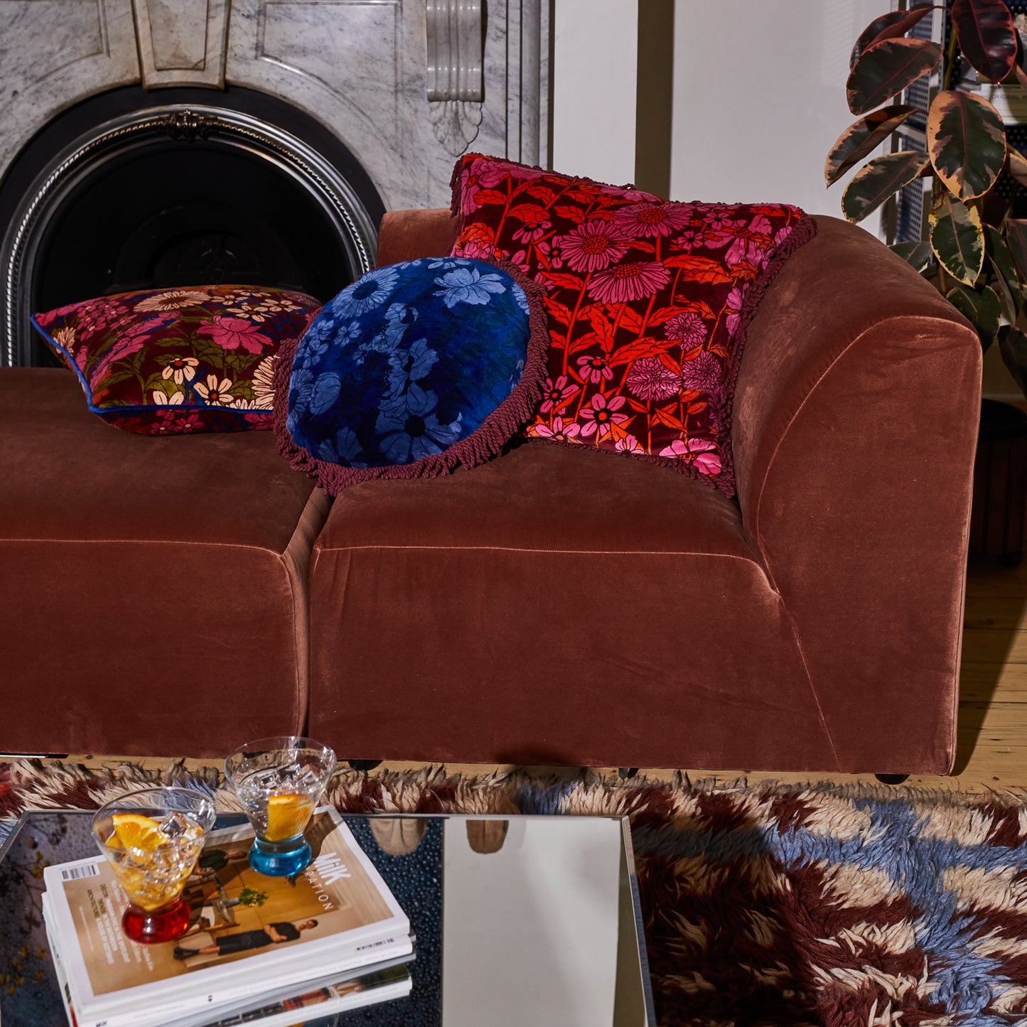 Bernanda Velvet Round Cushion Lapis