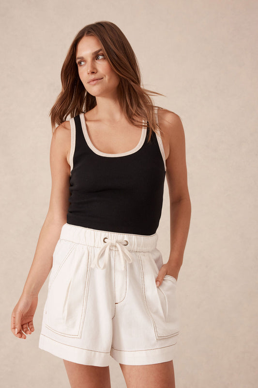 Relaxed Everyday Short Ecru Twill