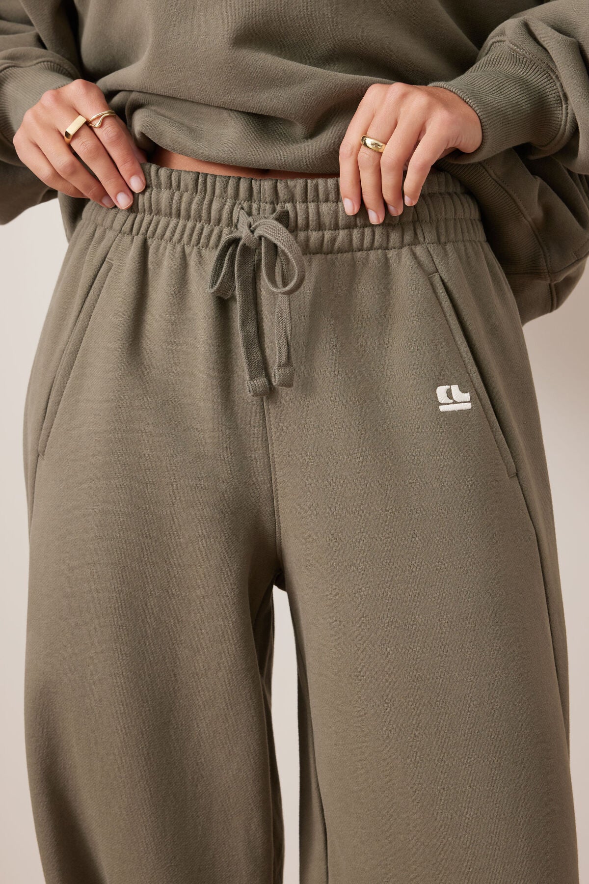 Elise Barrel Trackpant ~ Olive