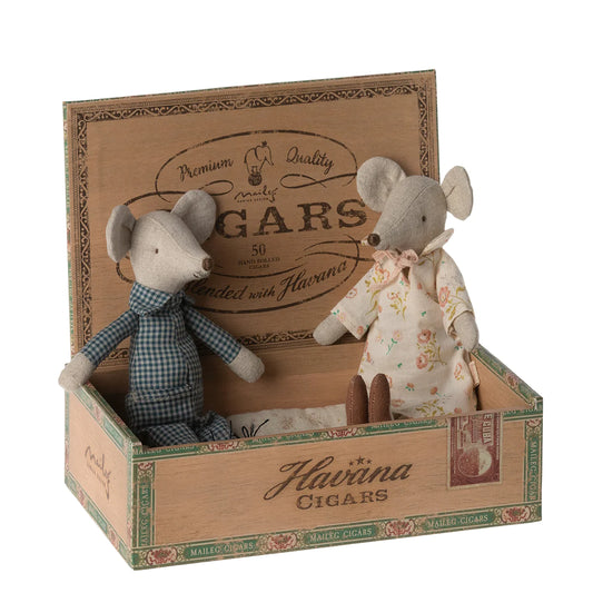 Grandma & Grandpa Mice in Cigar Box