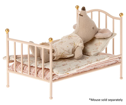 Mouse Vintage Bed Rose