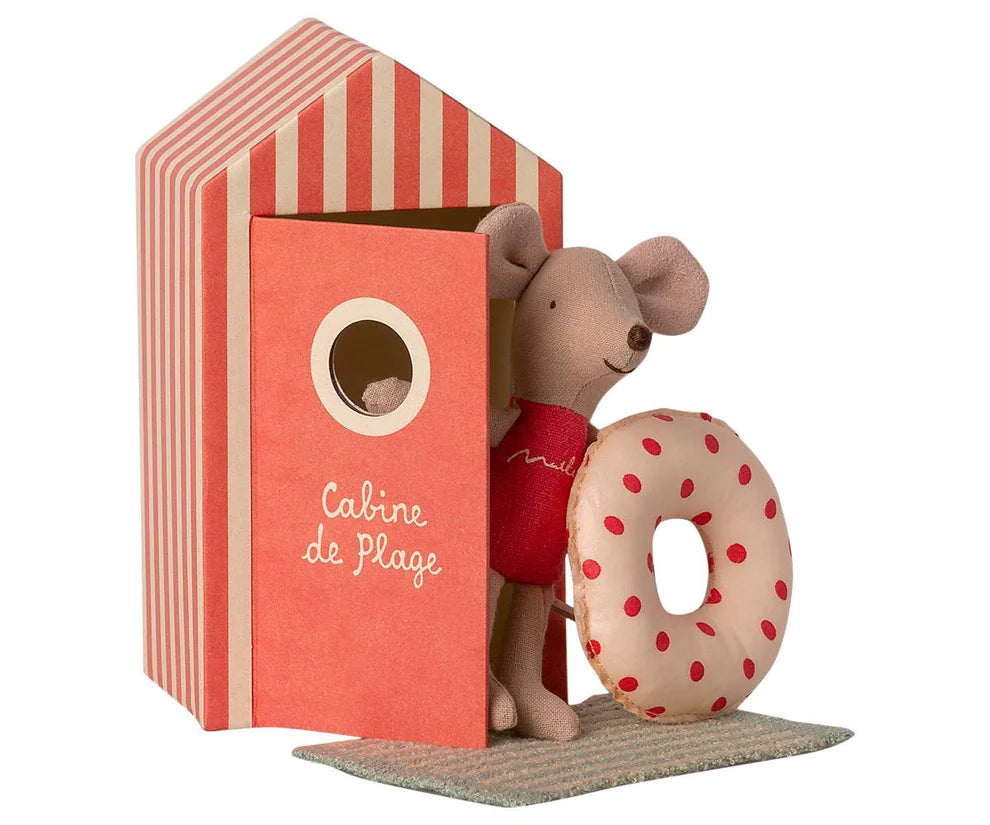 Beach Mouse Little Sister in Cabin