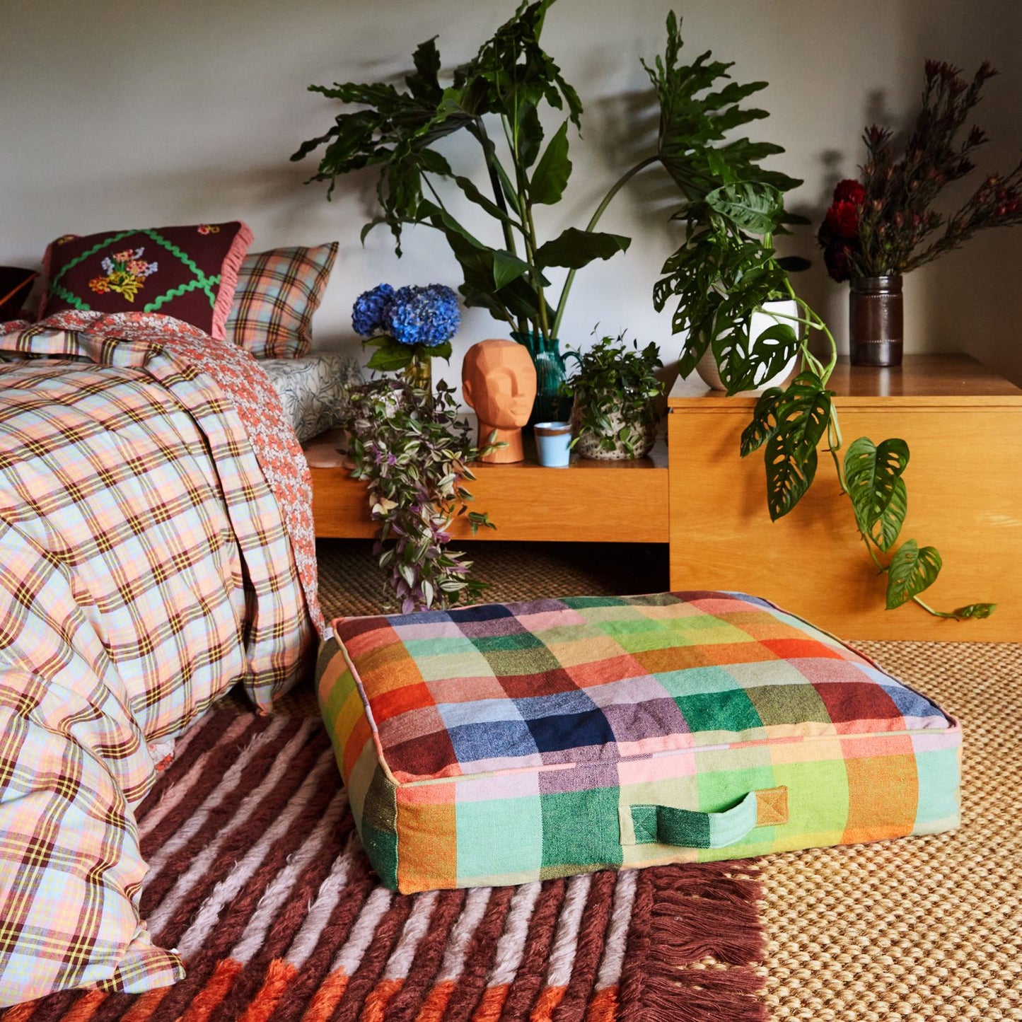 Aida Floor Cushioon
