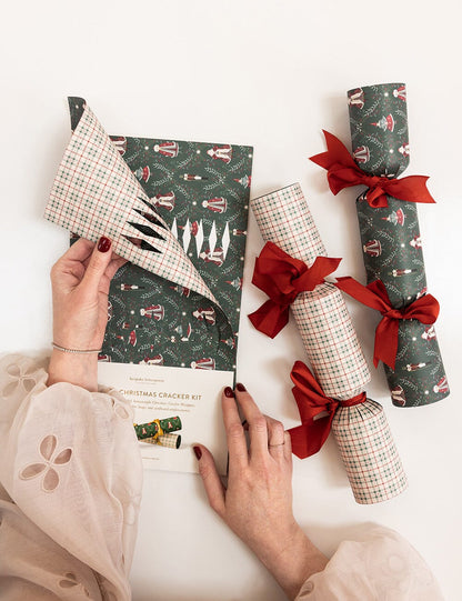 10 Pack Christmas Cracker Kit - Mr & Mrs Claus