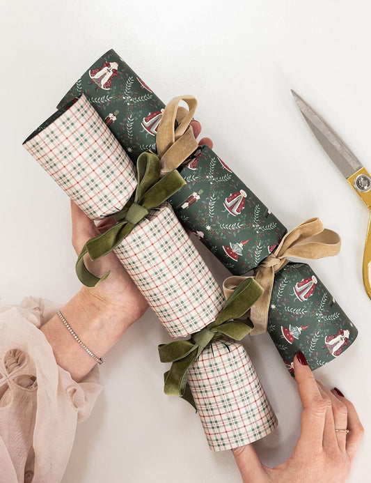 10 Pack Christmas Cracker Kit - Mr & Mrs Claus