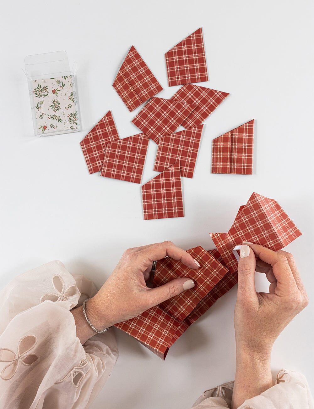 10 Pack Christmas Cracker Kit - Heirloom Holly Christmas