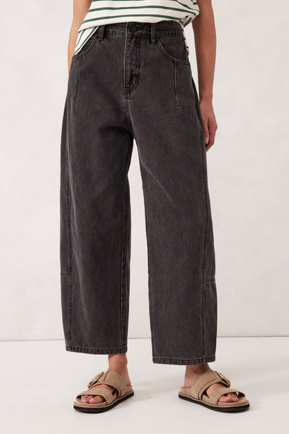Tapered Barrel Leg Jean Faded Black