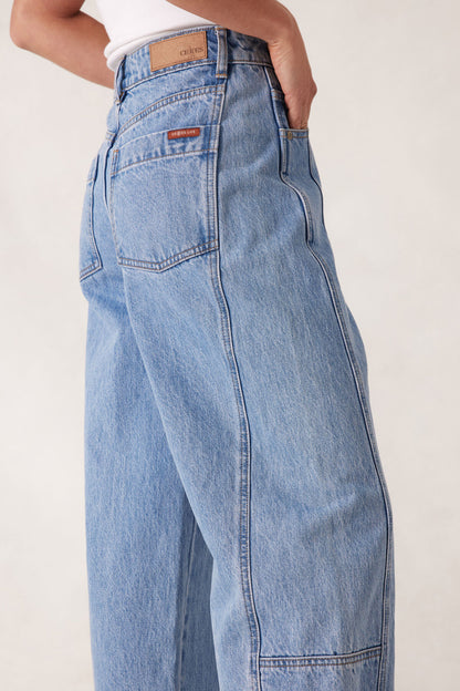 Tapered Barrel Leg Jean Vintage Blue