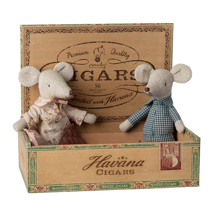 Grandma & Grandpa Mice in Cigar Box