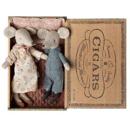 Grandma & Grandpa Mice in Cigar Box